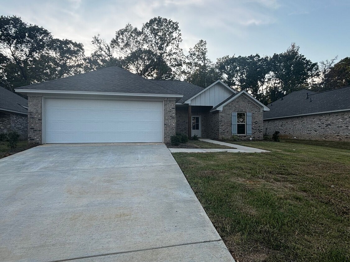Primary Photo - ****JUST REDUCED!!PLUS 1ST MONTHS RENT IS ...