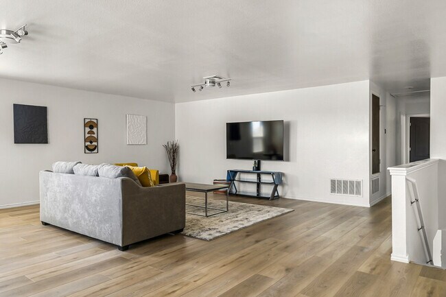 Foto del edificio - 311 Evening Grosbeak Dr