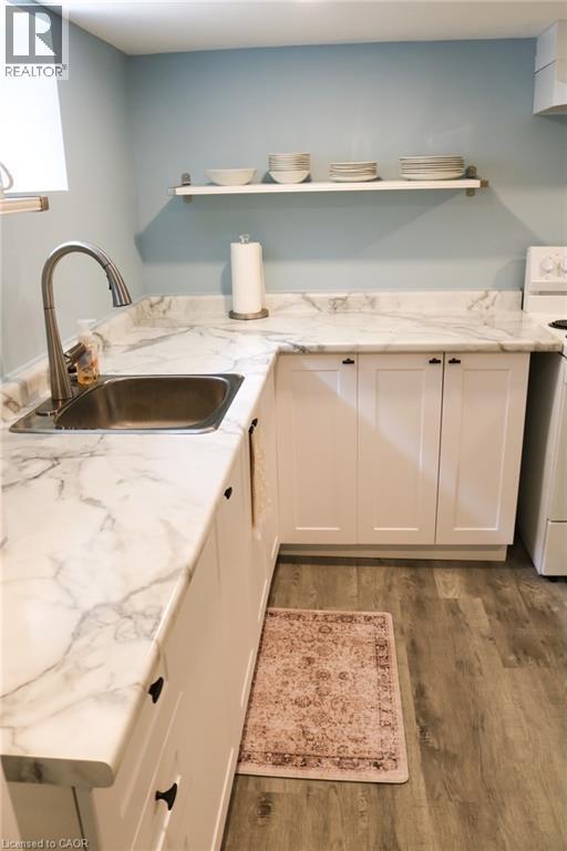 Photo du bâtiment - 284 E 21st St
