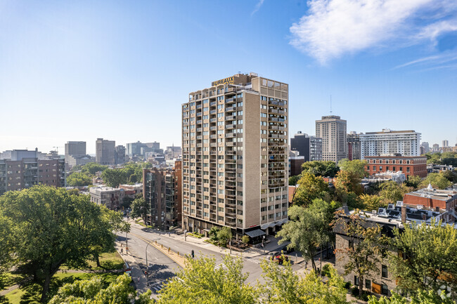 Building Photo - 1010-1030 Rue Cherrier