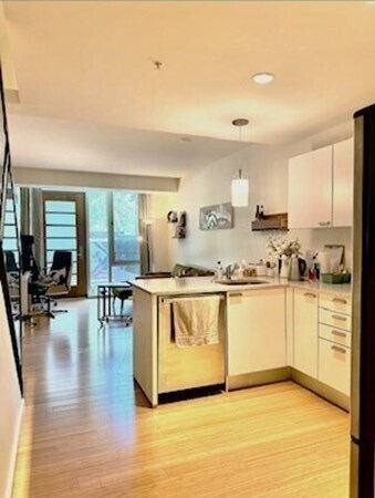 Building Photo - 2 Earhart St