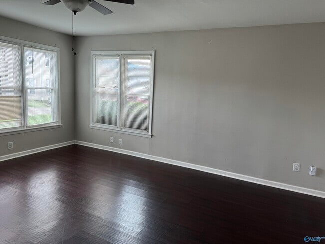 Foto del edificio - 12105 Carriage Ct SE