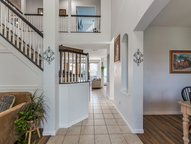 Building Photo - 6008 Vineyard Ln
