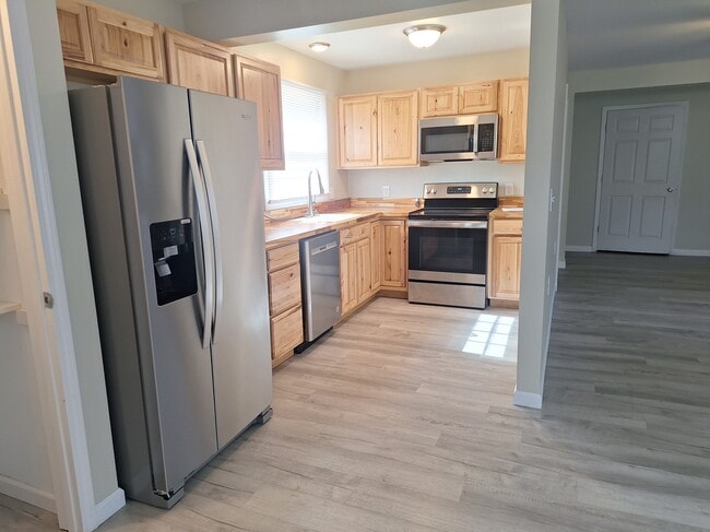Kitchen - 547 Ronceverte Ave