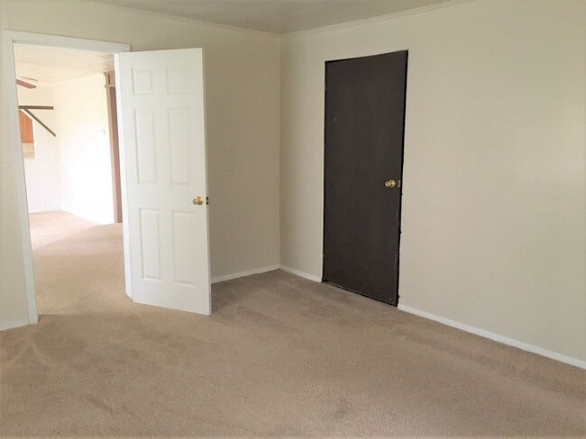 Building Photo - Three Bedroom Home with Main Floor Laundry on a Large Acre + Lot!!