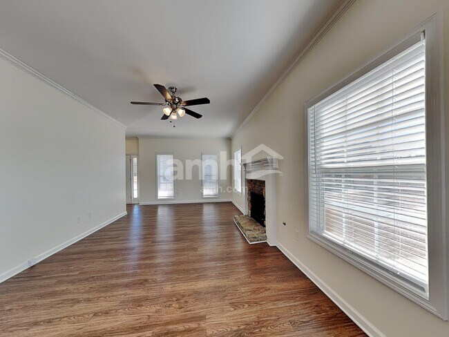 Foto del edificio - 750 Brooks Rd