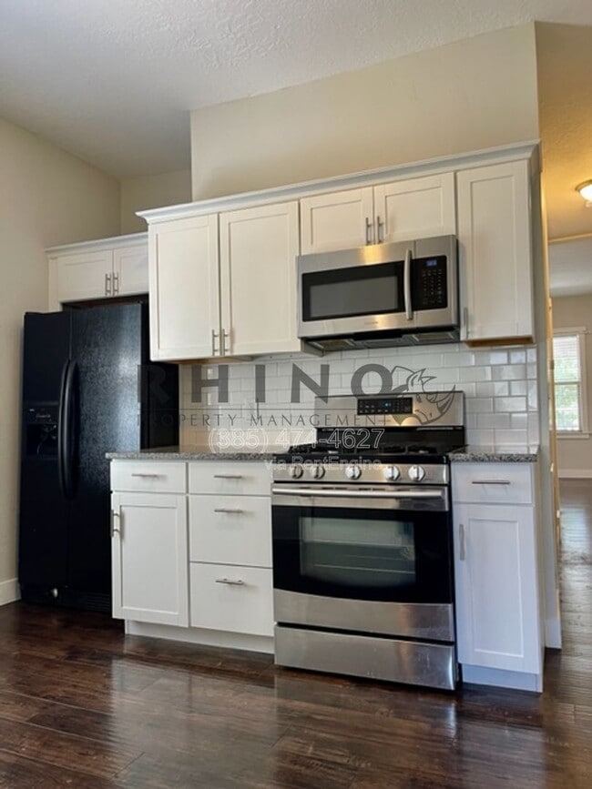 Building Photo - 576 N 400 W