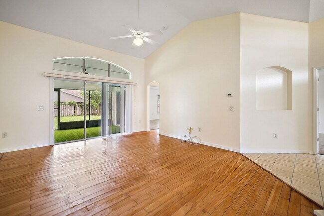 Building Photo - 3 bed, 2 bath 2 car garage w/ bonus room