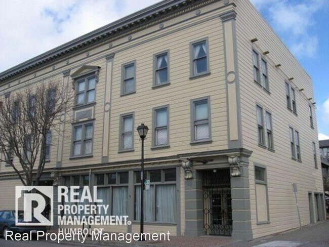 Building Photo - 217 D St