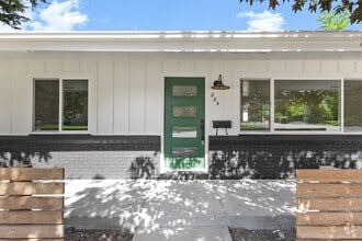 Building Photo - 884 S Ivy St