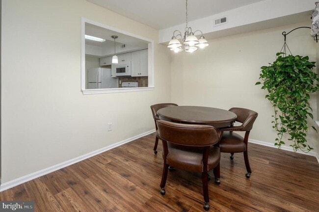 Building Photo - 339 Woodlake Dr