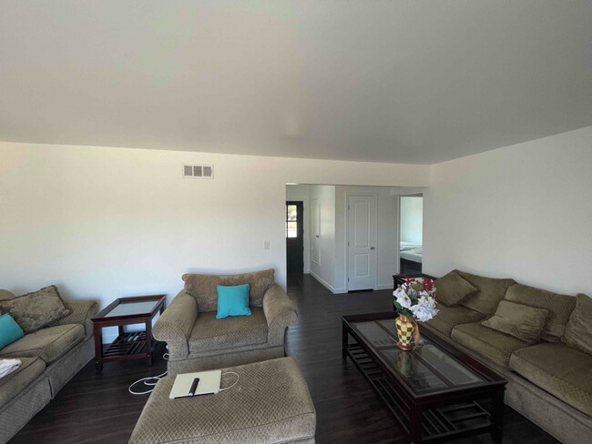 Building Photo - 11350 Kagel Canyon St