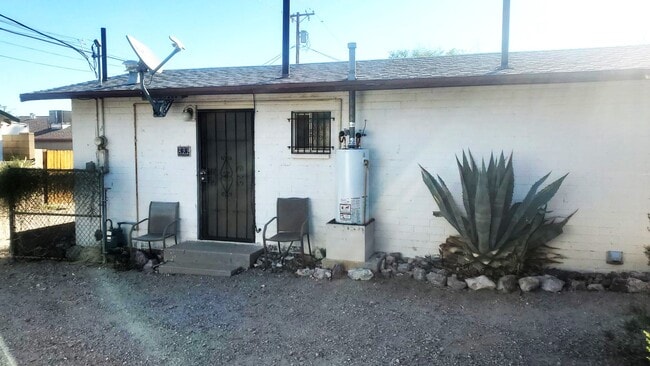 Building Photo - 822 W Rocalla Ave