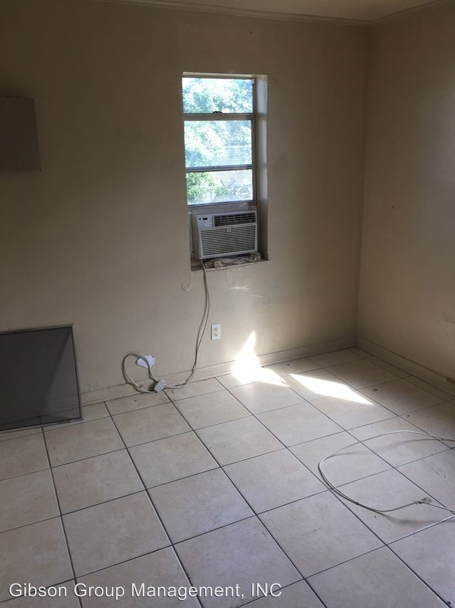 Foto del edificio - 1619 NW 6th Pl