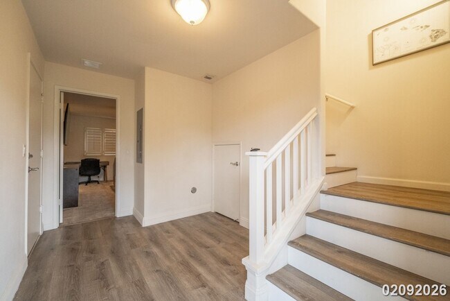 Foto del edificio - $4,800 /3 Bed / 2.5 Bath / FURNISHED or UNFURNISHED AVAILABLE