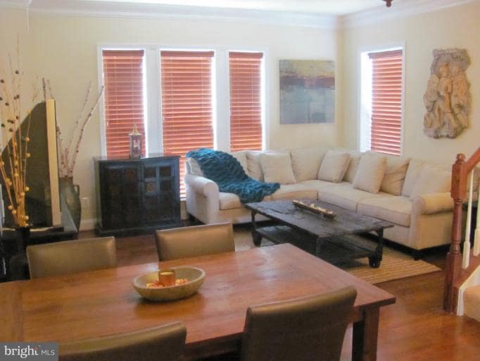 Primary Photo - 20631 Sibbald Square