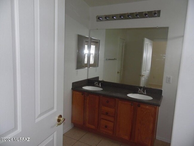 Foto del edificio - 7325 E Weeping Willow Dr