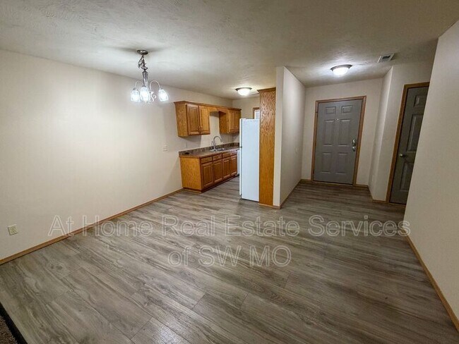 Foto del edificio - 1091 N Northwood Ave