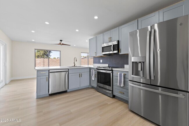 Foto del edificio - 17830 N 30th St