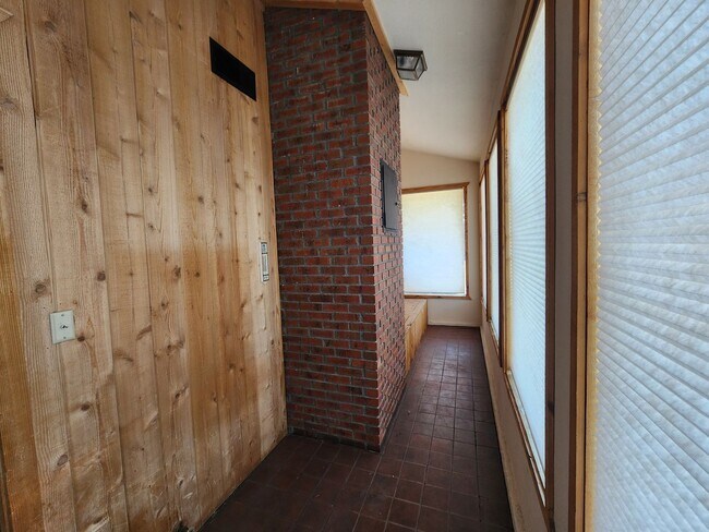 Building Photo - 9 S. Primrose Ridge Pl