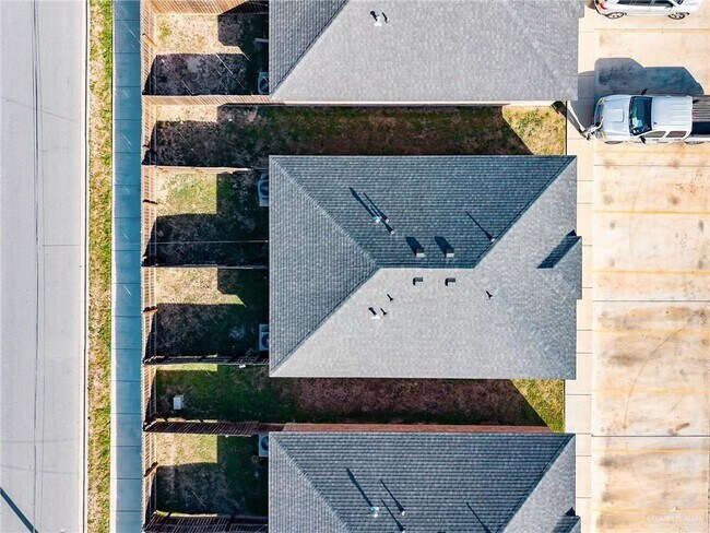 Foto del edificio - 14 West Dr