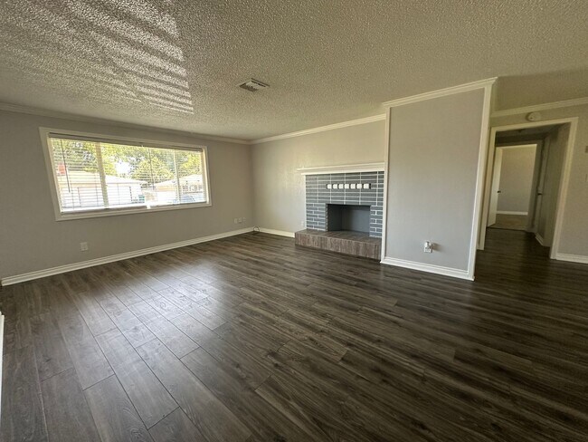 Building Photo - 5301 Bel Aire Dr