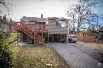 Building Photo - 1511 Lakeway Dr