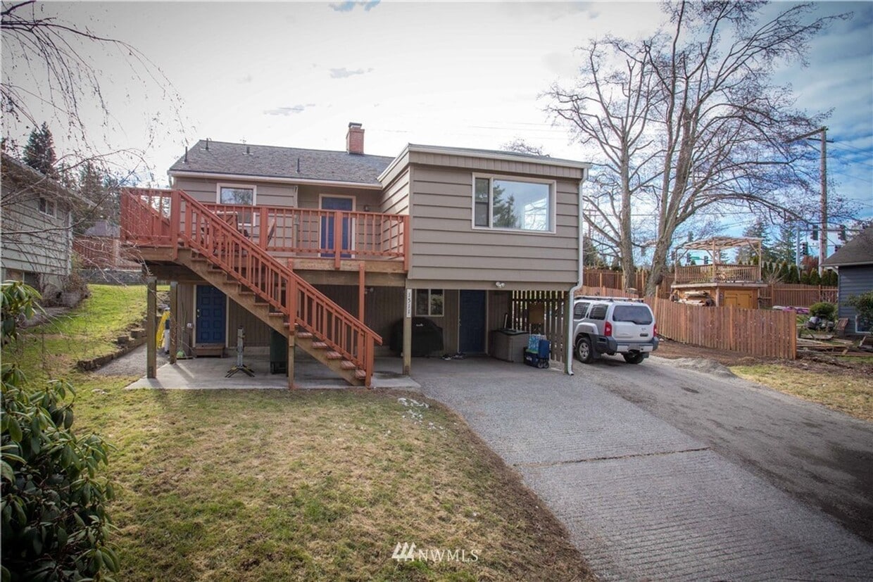 Primary Photo - 1511 Lakeway Dr