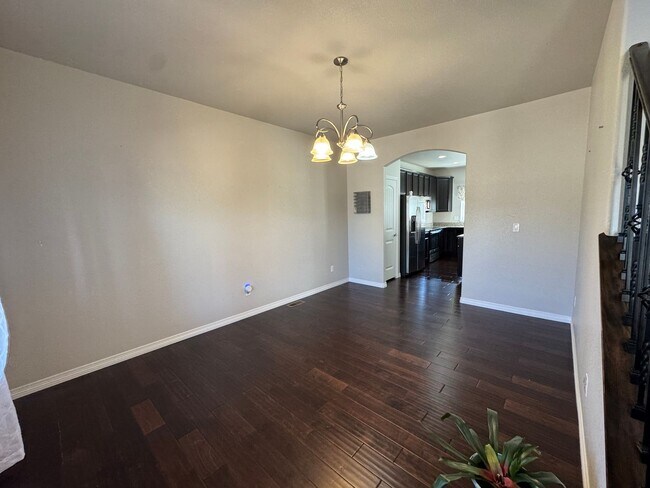 Building Photo - Beautiful 4 Bed, 3 Bath Home – Modern Upgr...