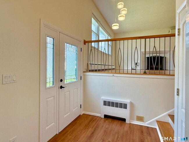 Building Photo - 47 Fuller Dr