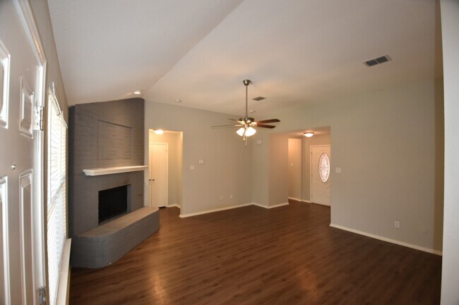 Building Photo - 1105 Whistle Stop Dr