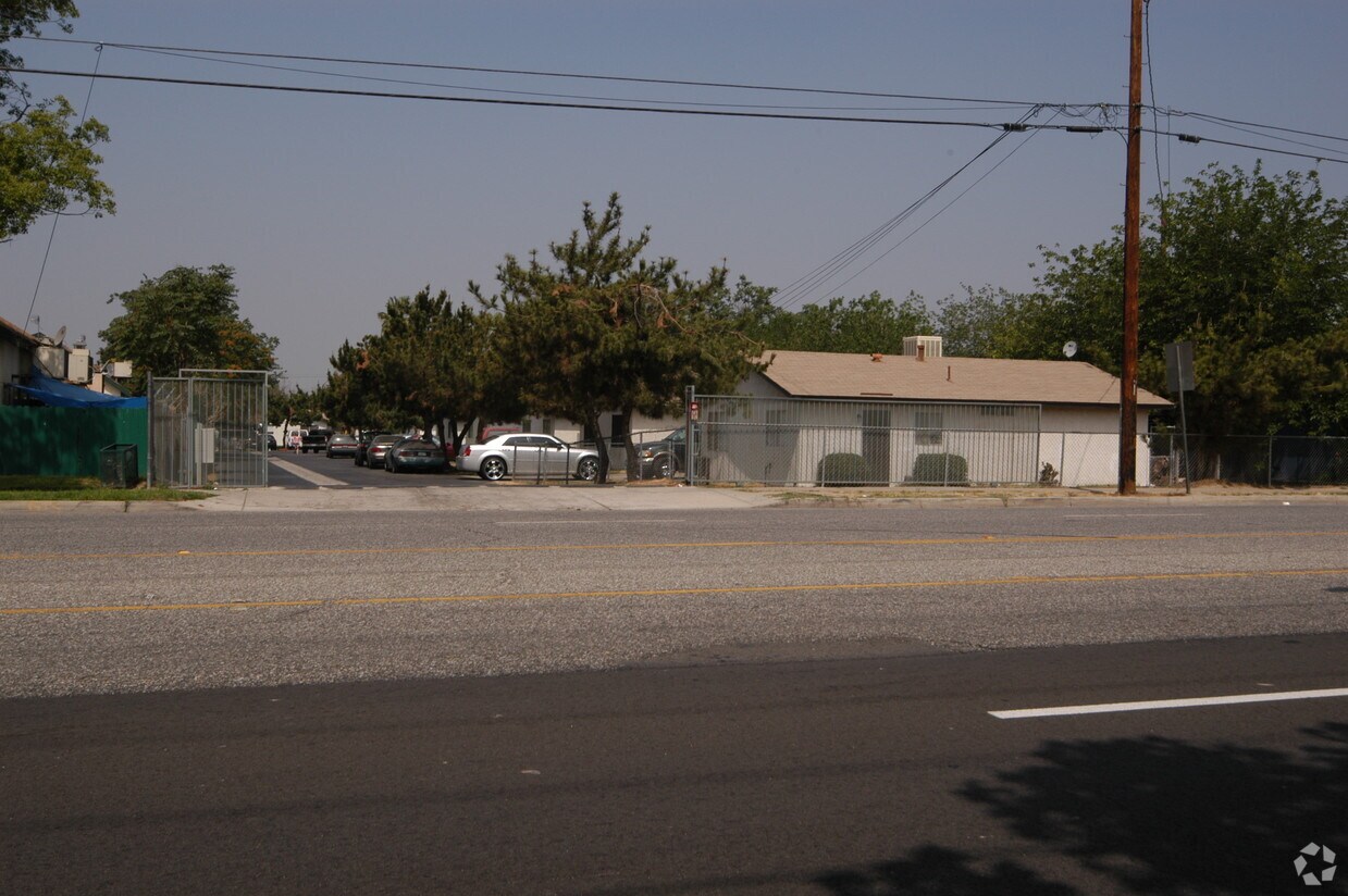 Foto principal - 7796 S Sterling Ave