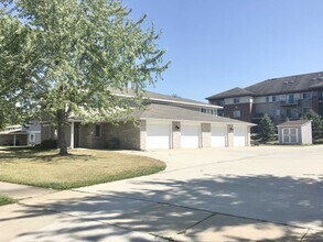 Building Photo - 263 Meadowside Dr