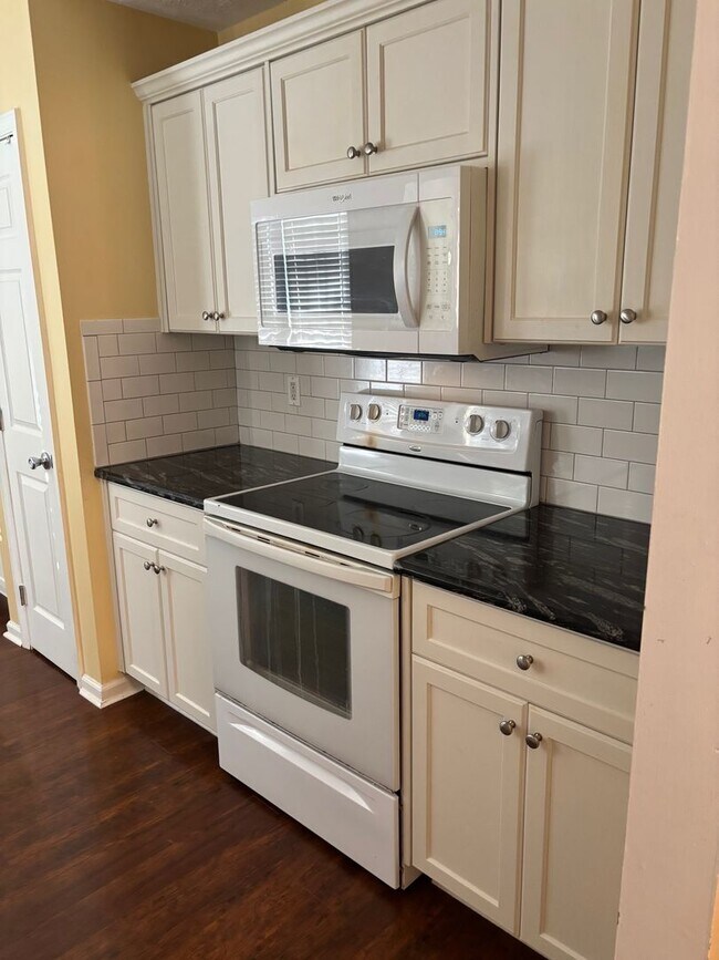 Foto del edificio - Updated 3/2 Brick Ranch In Grovetown - Ava...