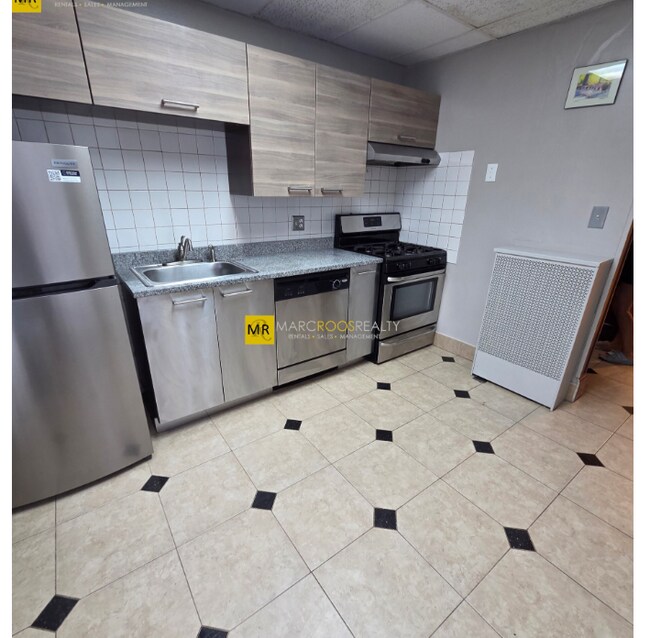 Building Photo - 1758 Commonwealth Ave