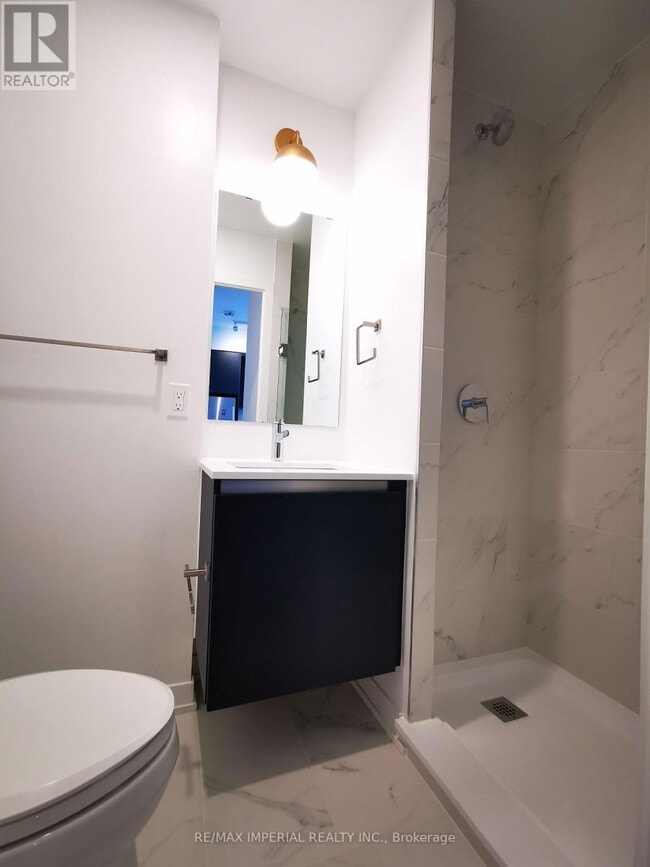 Building Photo - 395 Dundas St W