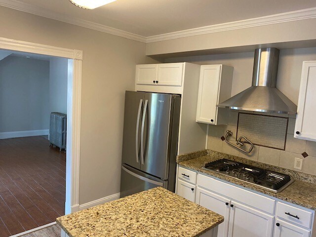 Building Photo - 240 Messinger St