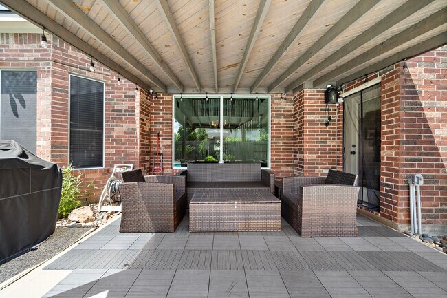 Building Photo - 22634 Cascade Springs Dr