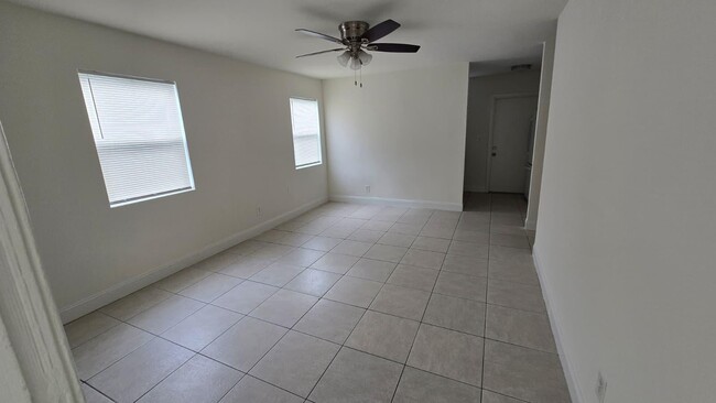Foto del edificio - 632 W 2nd St
