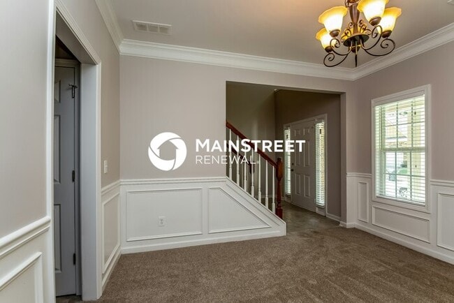 Building Photo - 4 Bedroom Pet-Friendly Home in Snellville, GA with Main Street Renewal