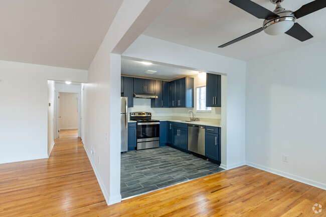 2 BR, 1.5 BA - Lower, Newly Renovated - 970 SF - North Shore Apartments