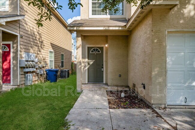 Foto del edificio - 7802 Kingsbury Way