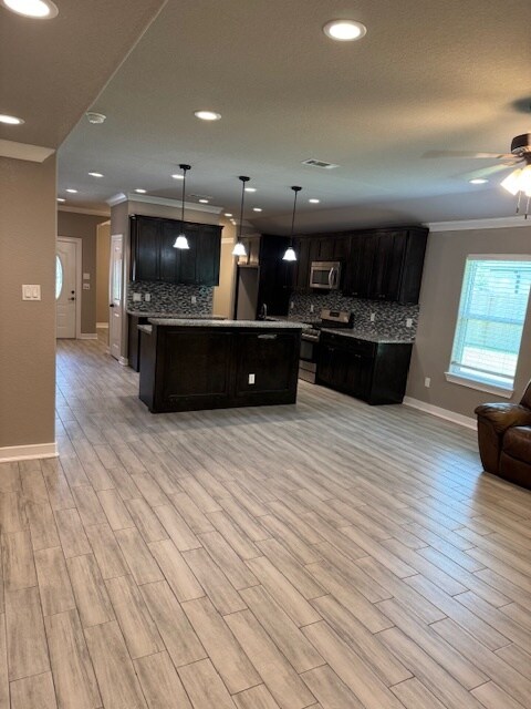Foto del edificio - 611 Foxmeadow Ln