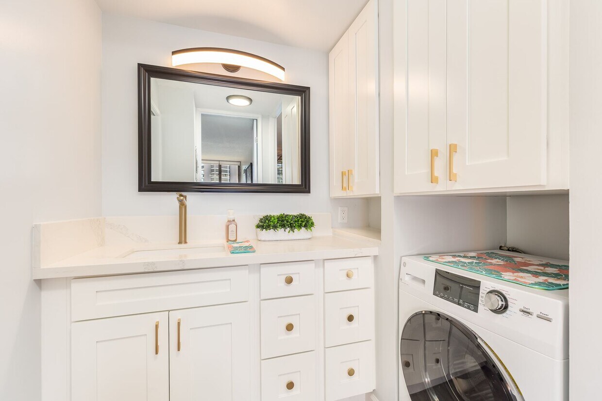 Foto principal - Unwind in Style: Fully Furnished 1 Bed/1 B...
