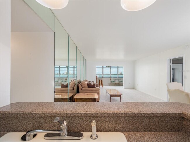 Foto del edificio - 5108 Brittany Dr S