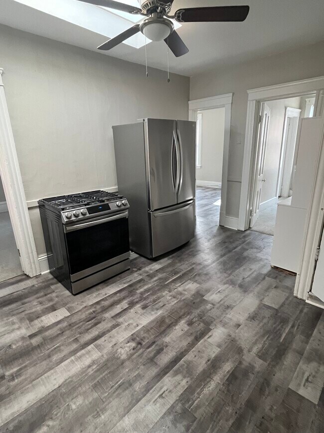 Kitchen - 12403 Mayfield Rd