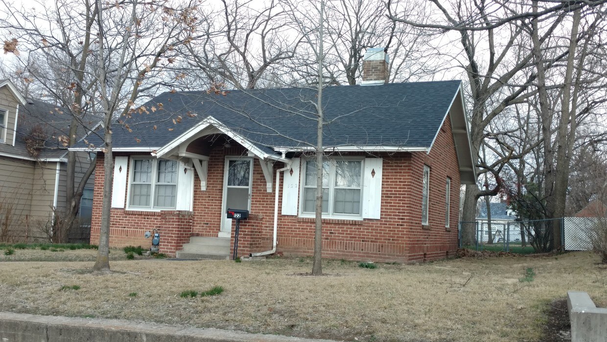 122 S Garfield Ave, Chanute, KS 66720 House Rental in Chanute, KS