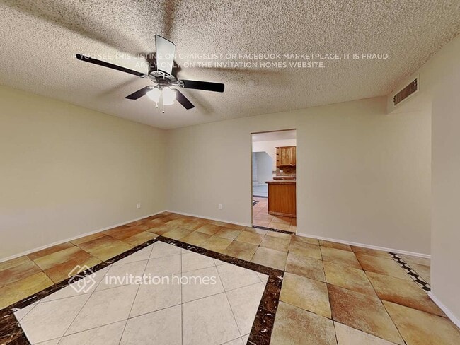 Foto del edificio - 3735 W Columbine Dr