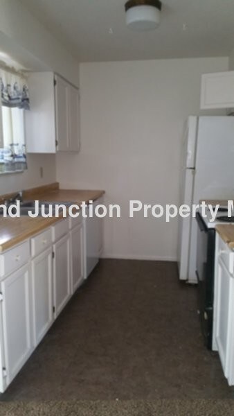 Building Photo - 684 1/2 W Moorland Cir