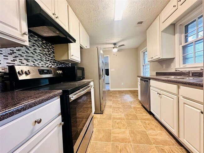 Foto del edificio - 6150 Mallory Rd